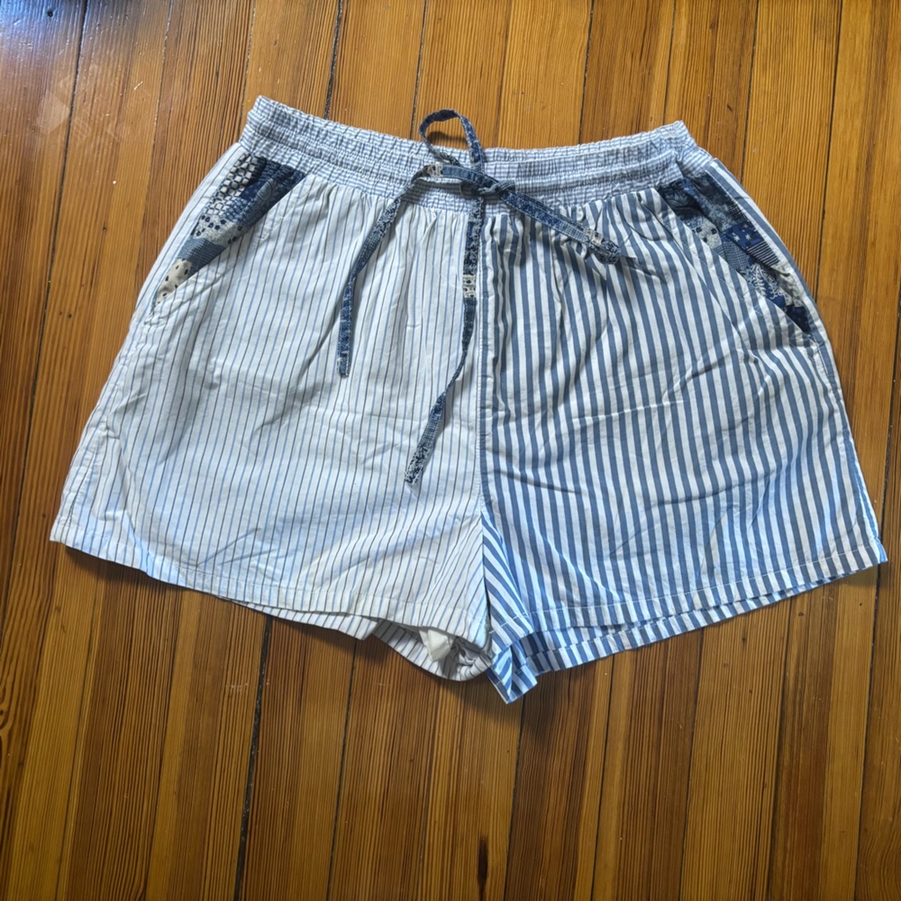 American Eagle Outfitters White and Blue Striped Women's Shorts